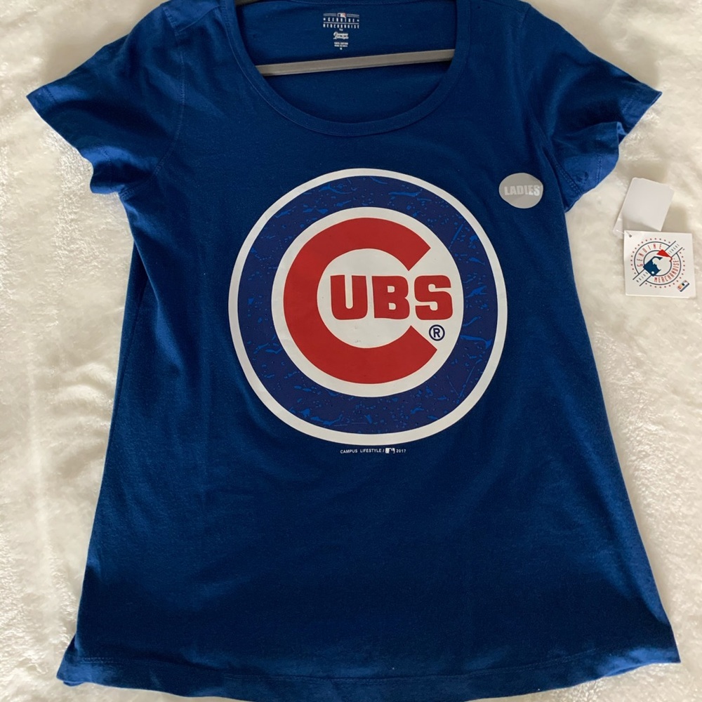 Women’s Shiny Cubs Logo Scoop Neck Tee